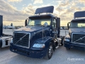 Tracteur routier Volvo VNM64T200 6x4 T/A Day Cab — occasion 2013