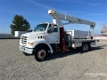 Camion plateau grue Sterling BT3063 30000 lb Straight on Sterling L7500 4x — occasion 2000