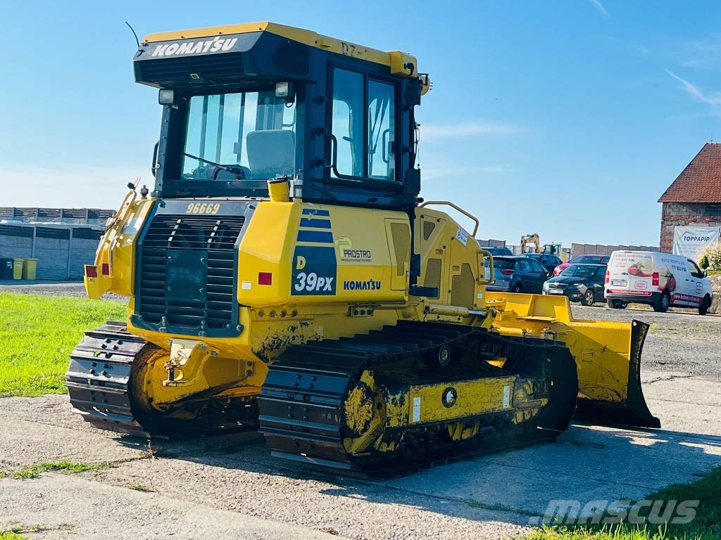 Komatsu D 39 PX-24 Buldozer sobre oruga
