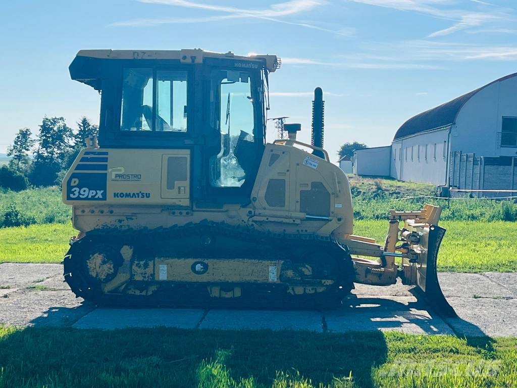 Komatsu D 39 PX-24 Buldozer sobre oruga