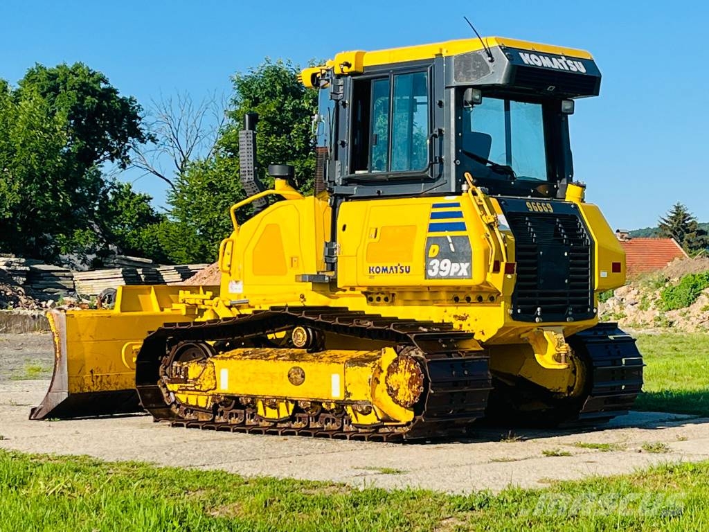 Komatsu D 39 PX-24 Buldozer sobre oruga