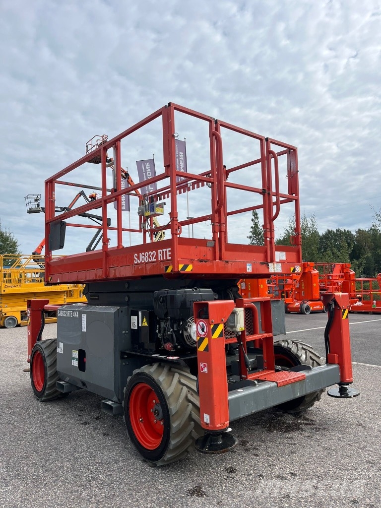 SkyJack SJ 6832 RTE Ollós emelők