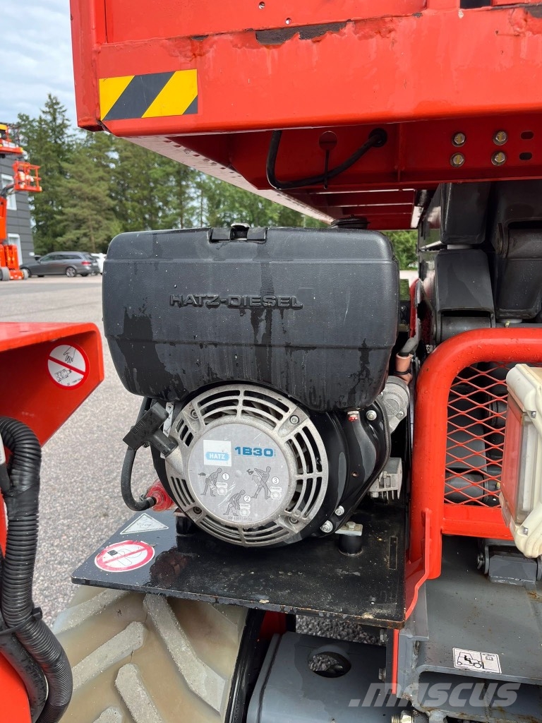 SkyJack SJ 6832 RTE Ollós emelők