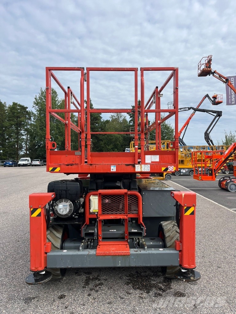 SkyJack SJ 6832 RTE Ollós emelők