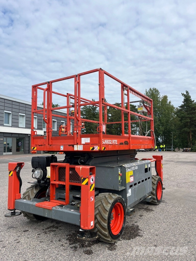 SkyJack SJ 6832 RTE Ollós emelők