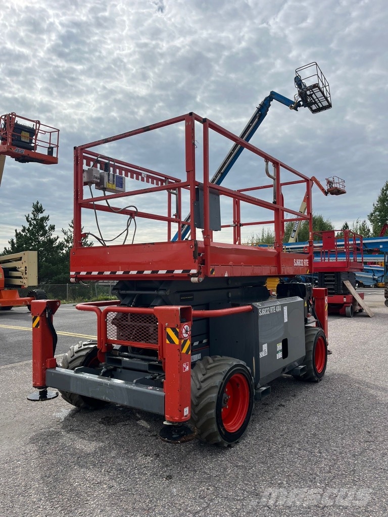 SkyJack SJ 6832 RTE Ollós emelők