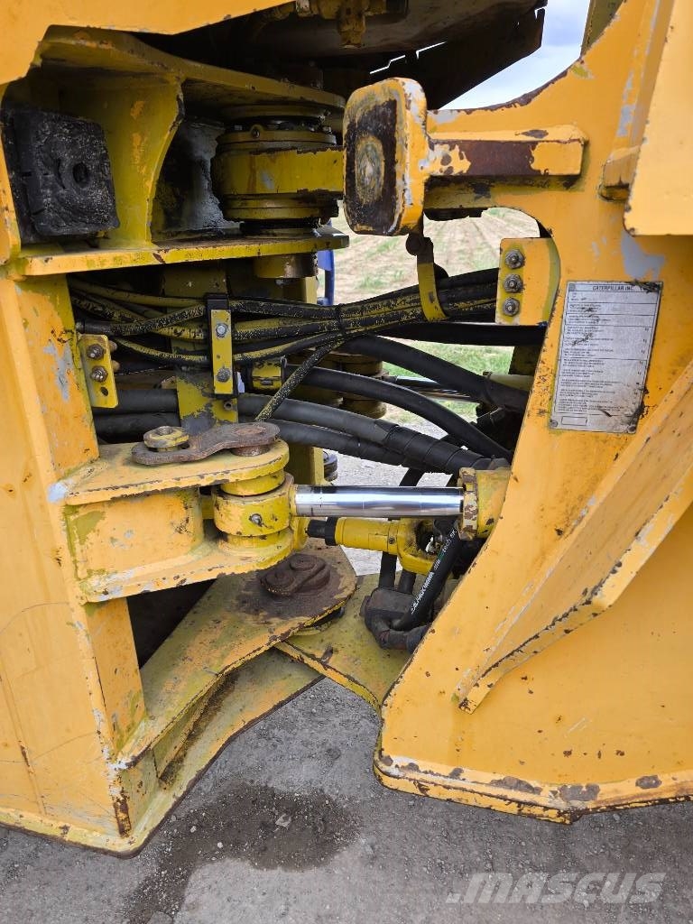 CAT 938 G Kolesni nakladalci