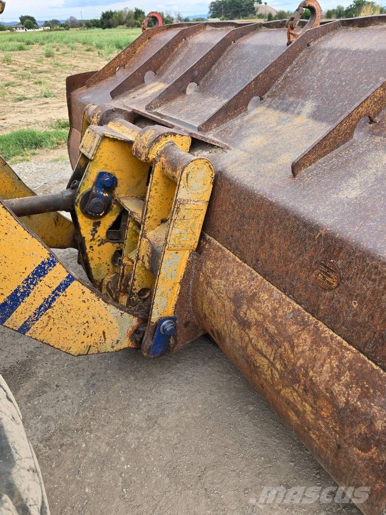 CAT 938 G Kolesni nakladalci