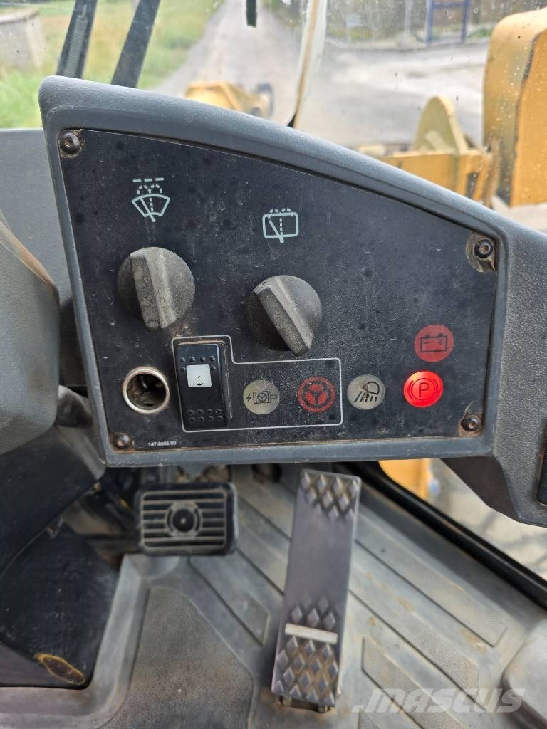 CAT 938 G Kolesni nakladalci