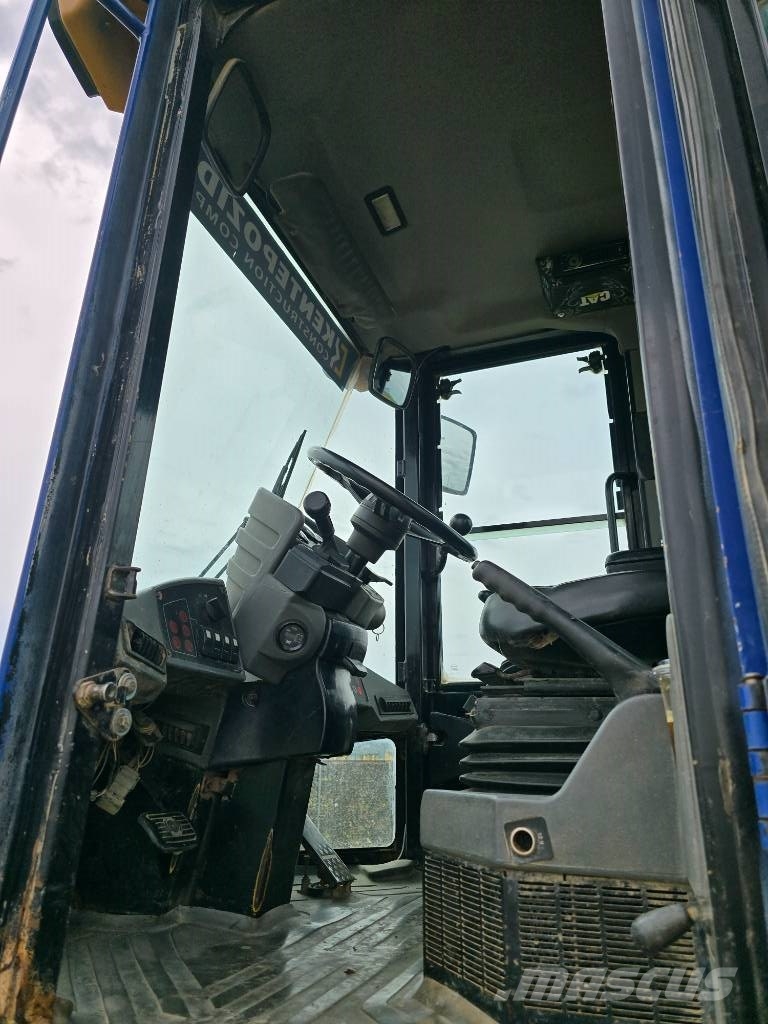 CAT 938 G Kolesni nakladalci
