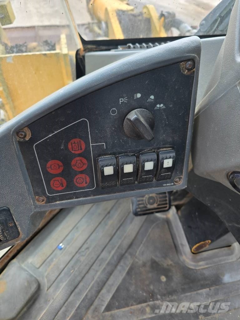 CAT 938 G Kolesni nakladalci