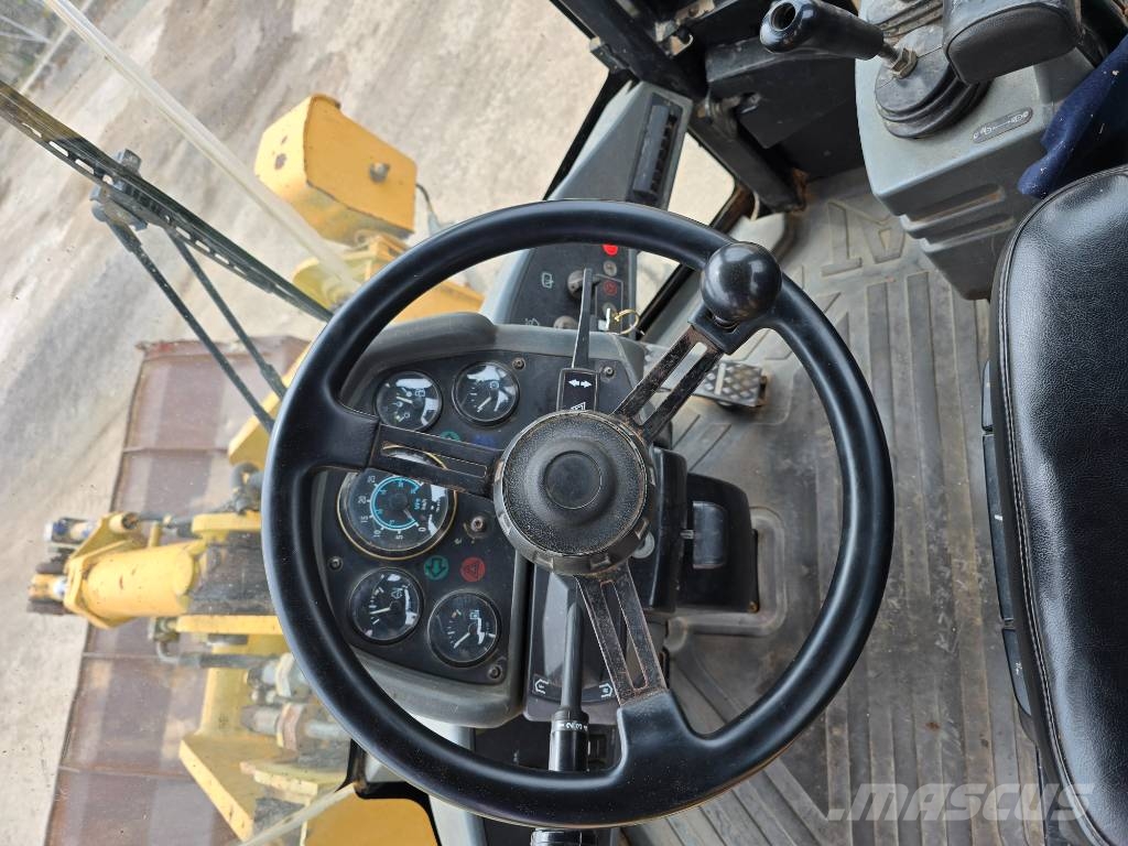 CAT 938 G Kolesni nakladalci