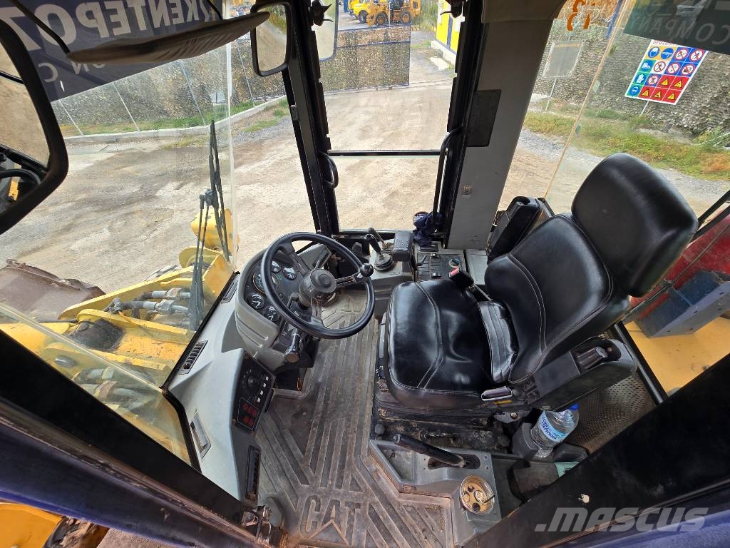 CAT 938 G Kolesni nakladalci