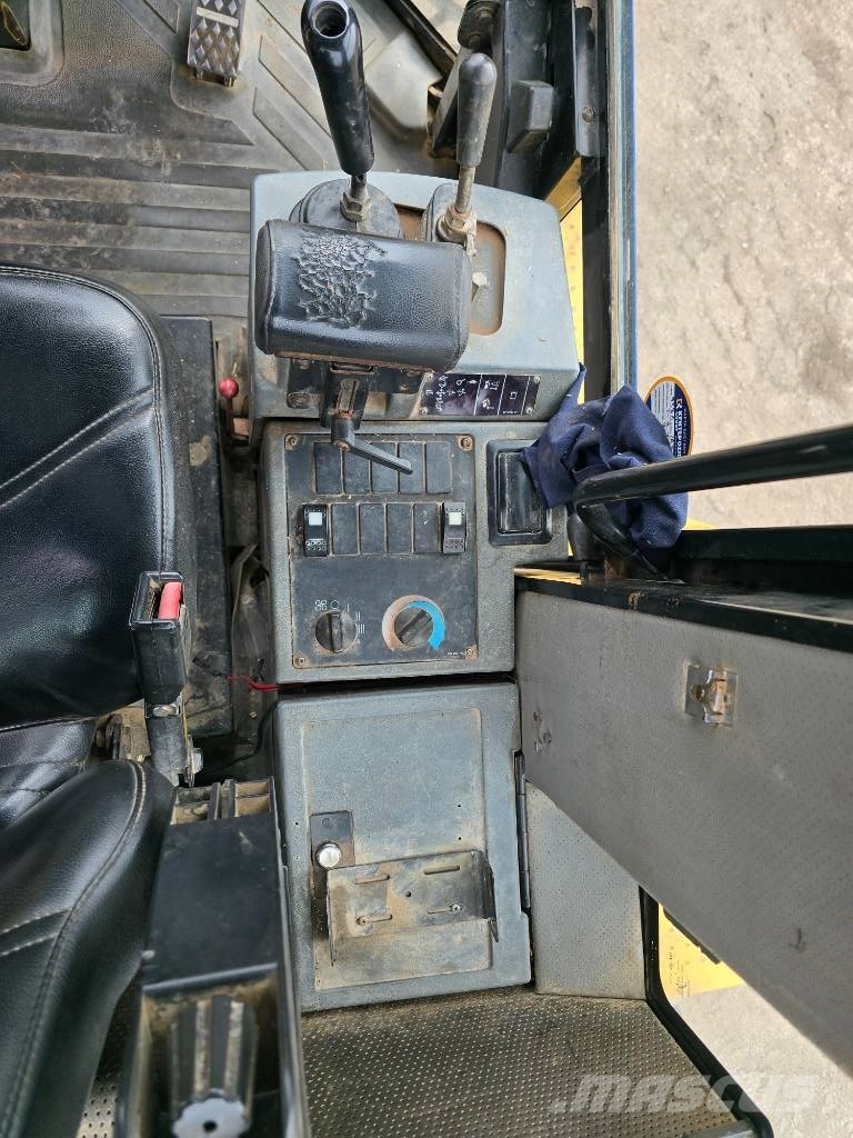 CAT 938 G Kolesni nakladalci