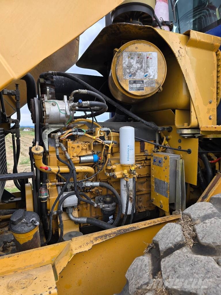 CAT 938 G Kolesni nakladalci