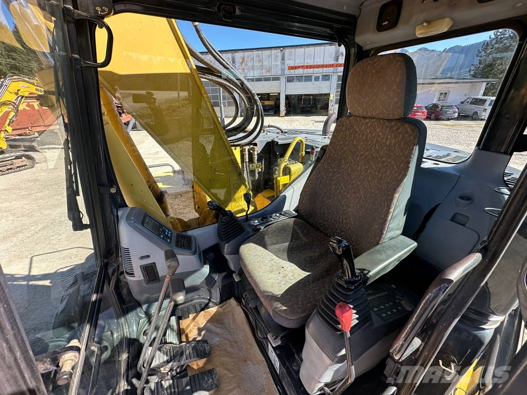 Komatsu PC 138 US-2 حفارات زحافة