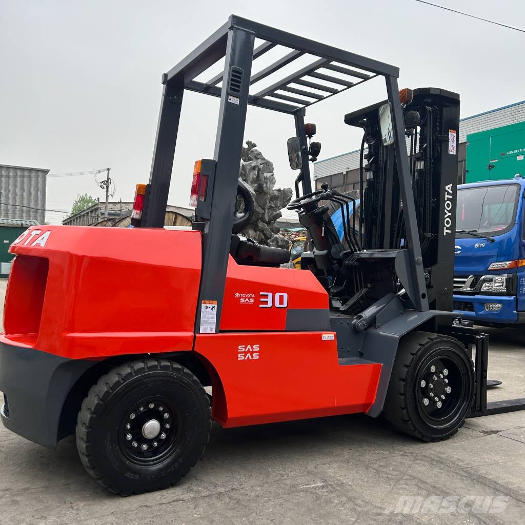 Toyota 3t Дизелови камиони