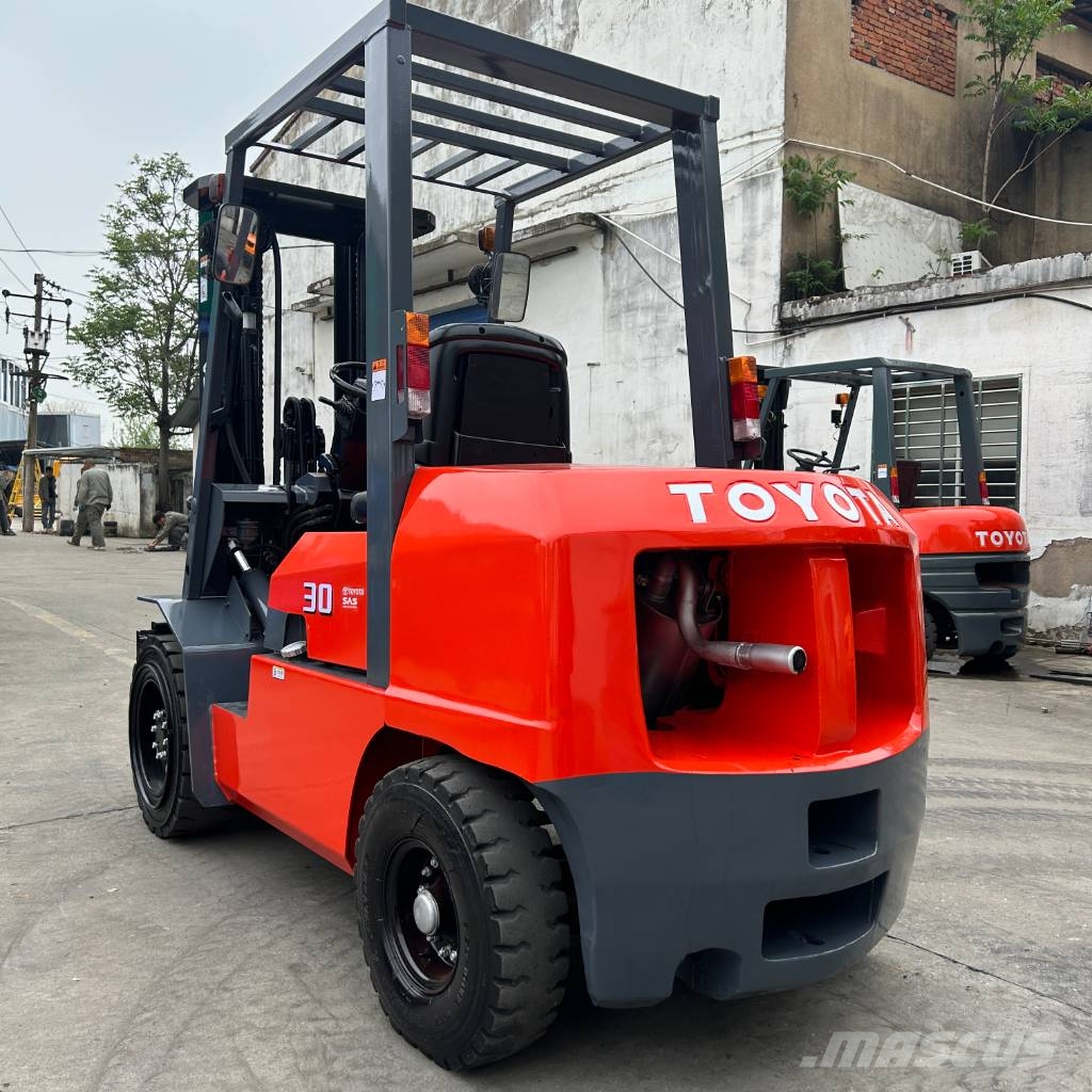 Toyota 3t Дизелови камиони