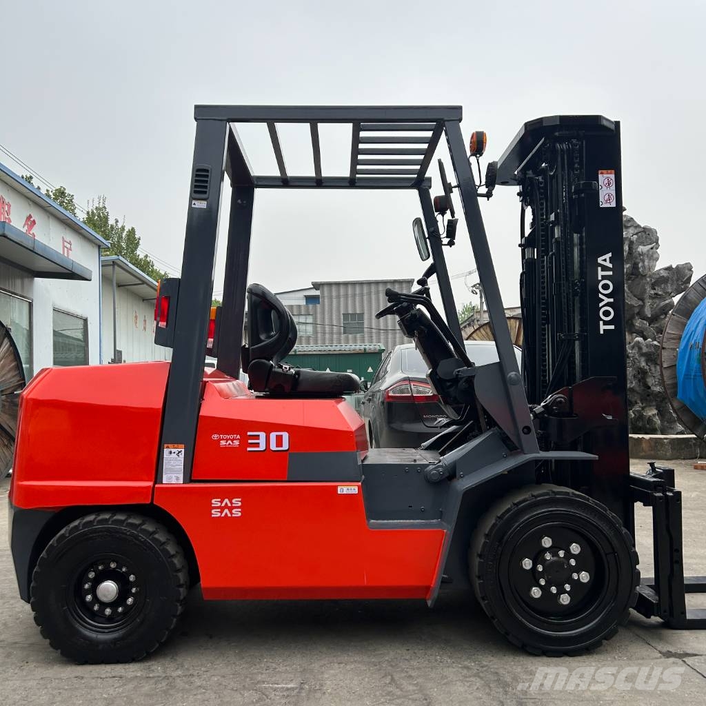 Toyota 3t Дизелови камиони