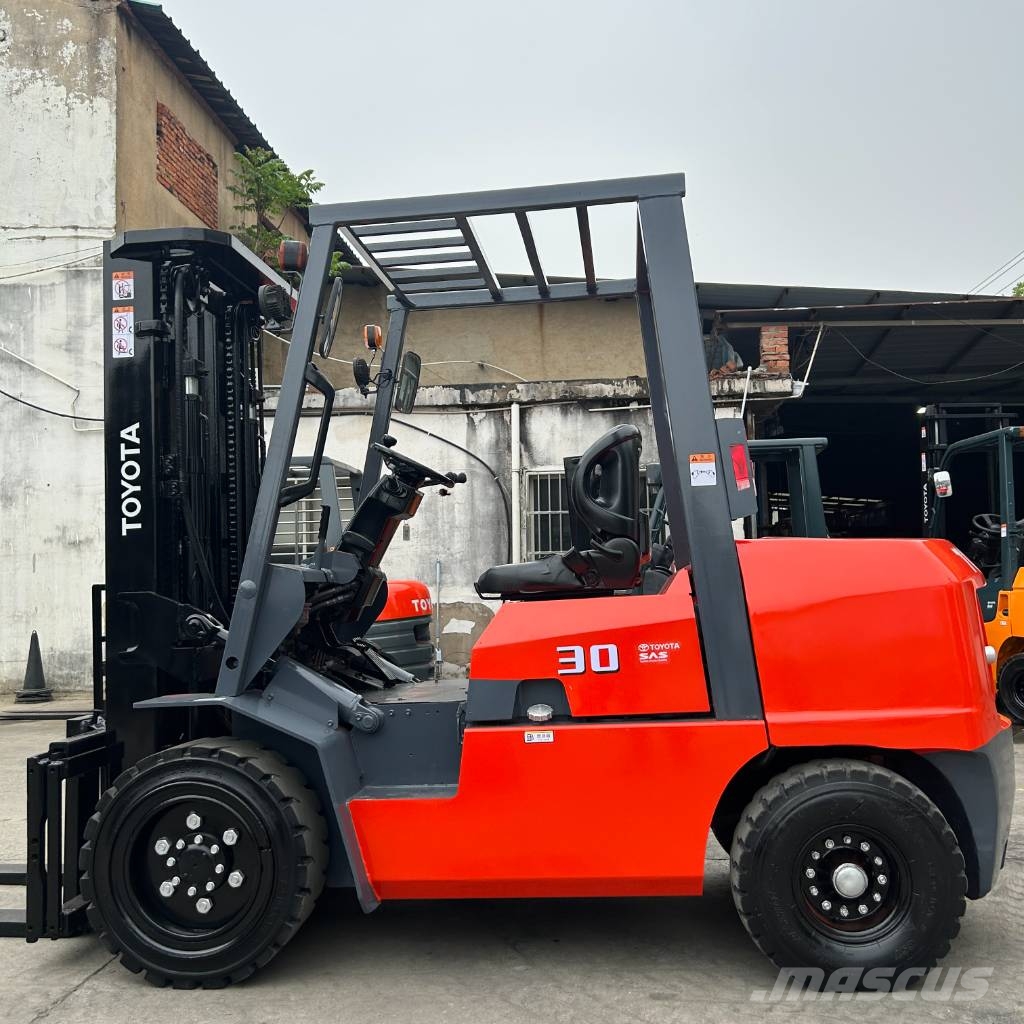 Toyota 3t Дизелови камиони