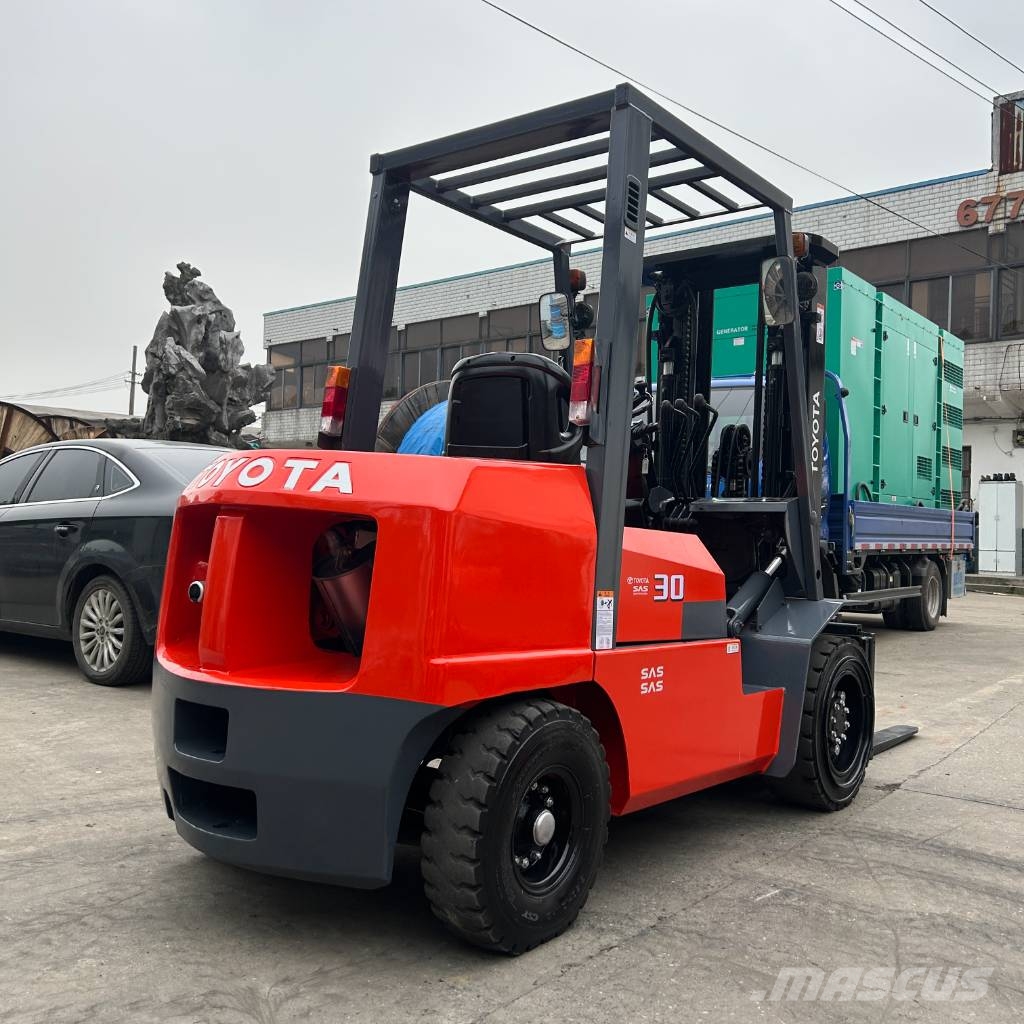 Toyota 3t Дизелови камиони