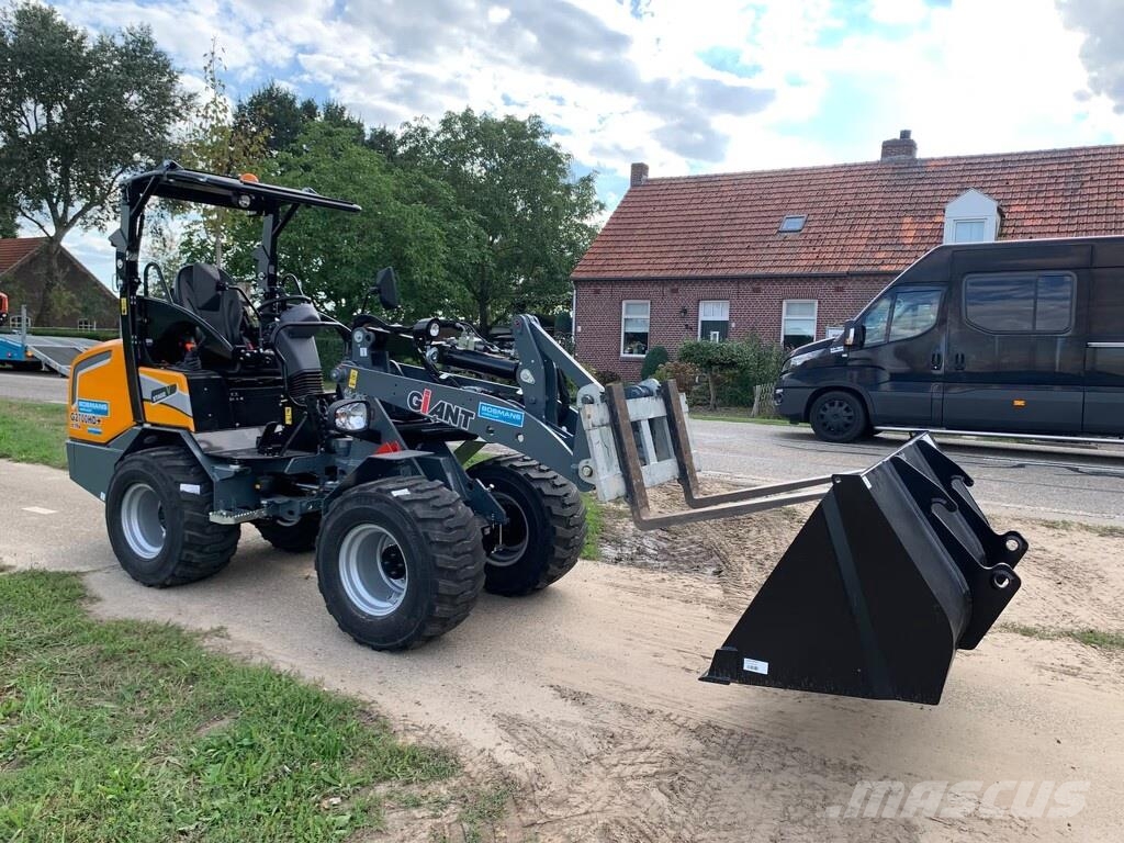 GiANT G2700 X-TRA HD+ minishovel DEMO skid banden €695 L Utovarivači na točkove