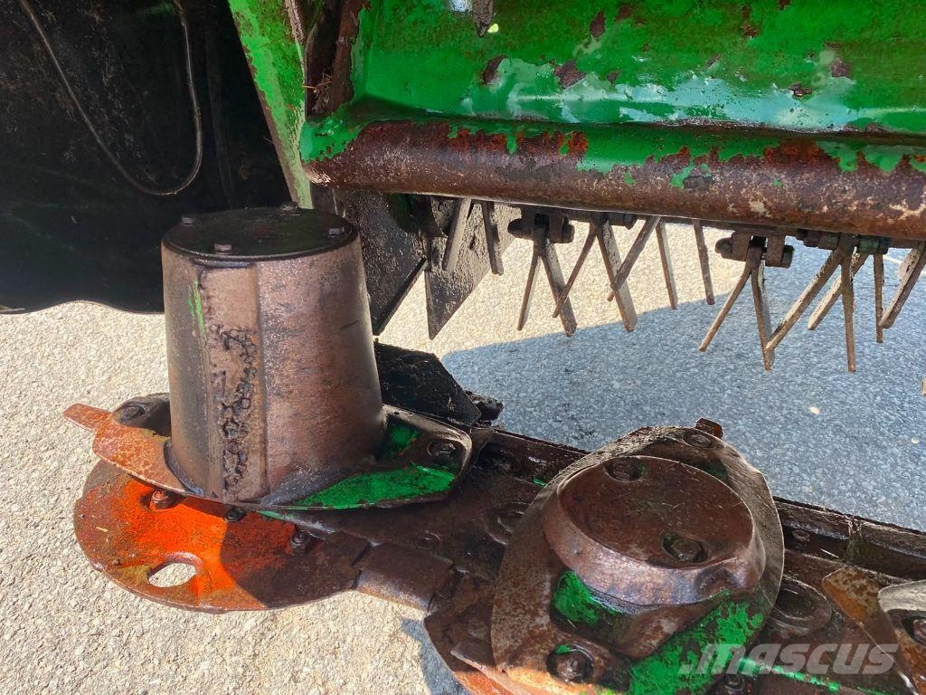 John Deere 328A Pyörillä varustetut leikkurit
