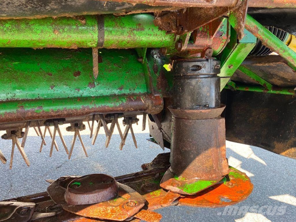 John Deere 328A Pyörillä varustetut leikkurit
