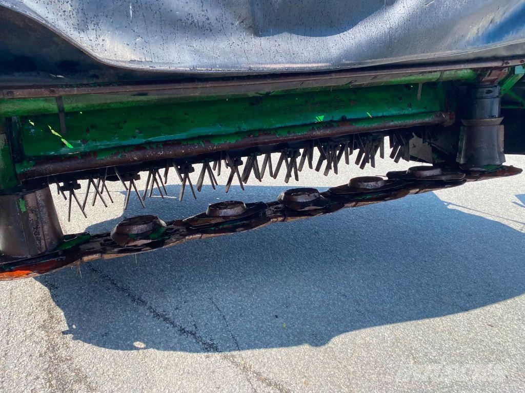 John Deere 328A Pyörillä varustetut leikkurit