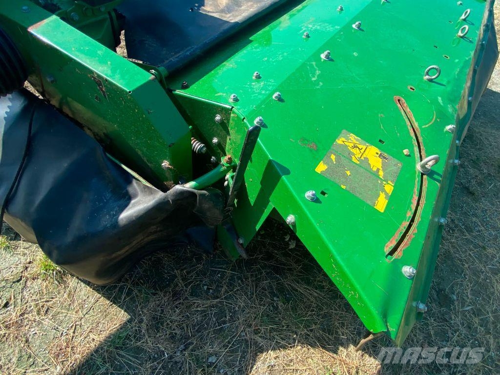 John Deere 328A Pyörillä varustetut leikkurit