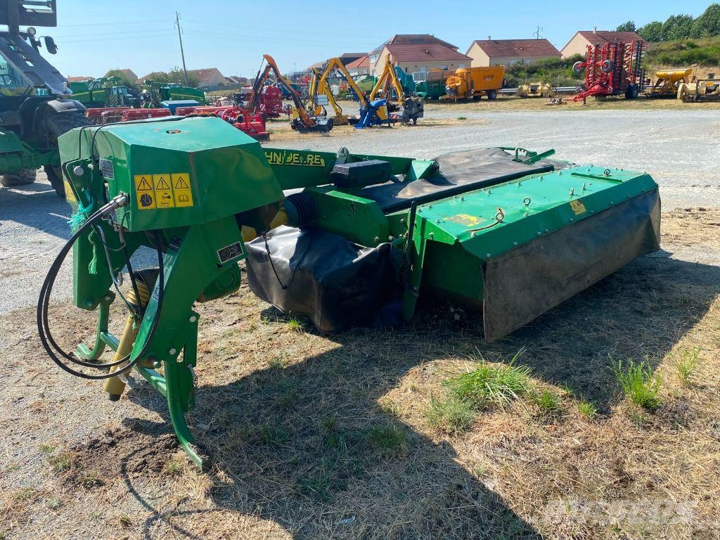 John Deere 328A Pyörillä varustetut leikkurit