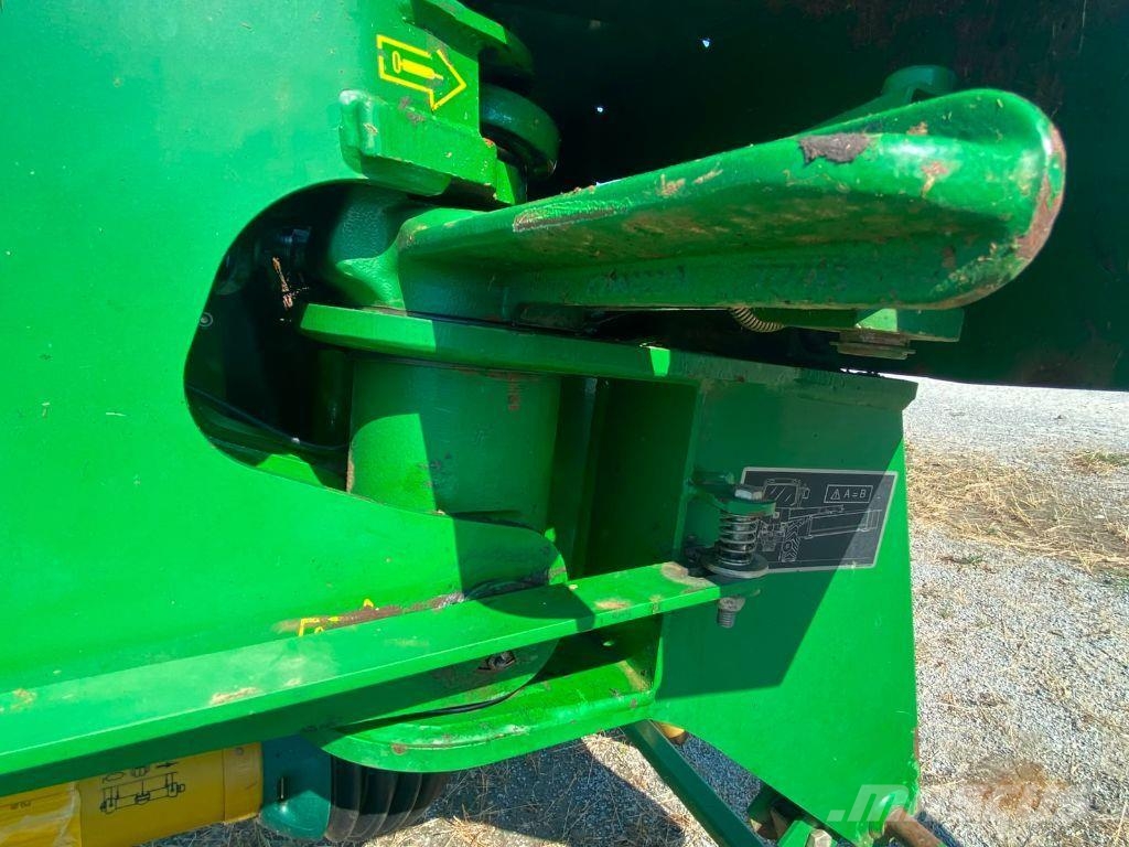 John Deere 328A Pyörillä varustetut leikkurit