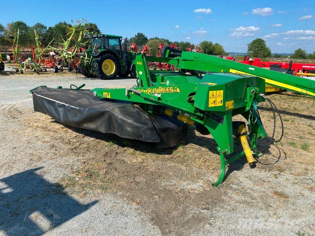 John Deere 328A Pyörillä varustetut leikkurit
