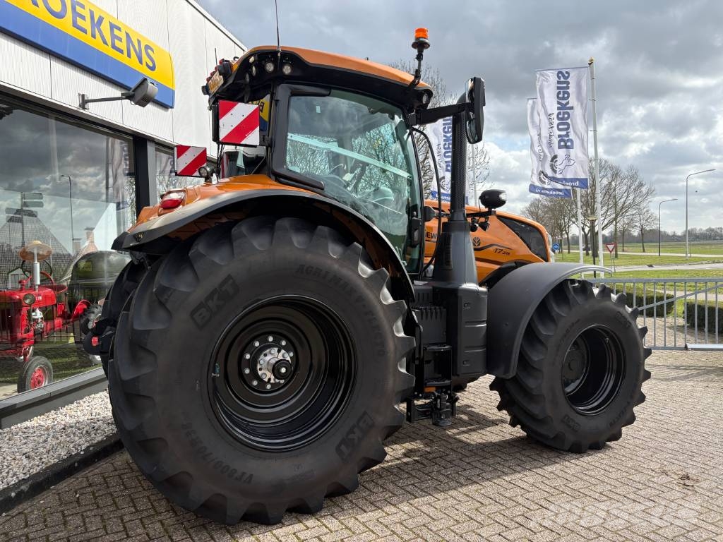 New Holland T 7.245 AC Traktori
