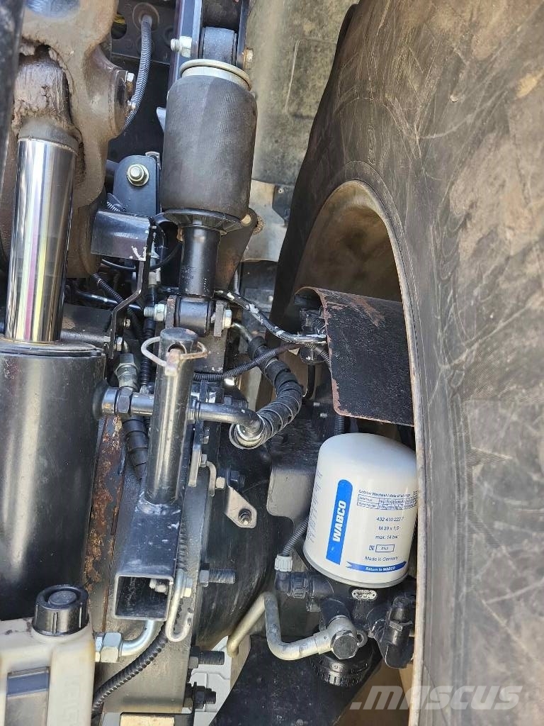 Case IH OPTUM 300 CVX الجرارات