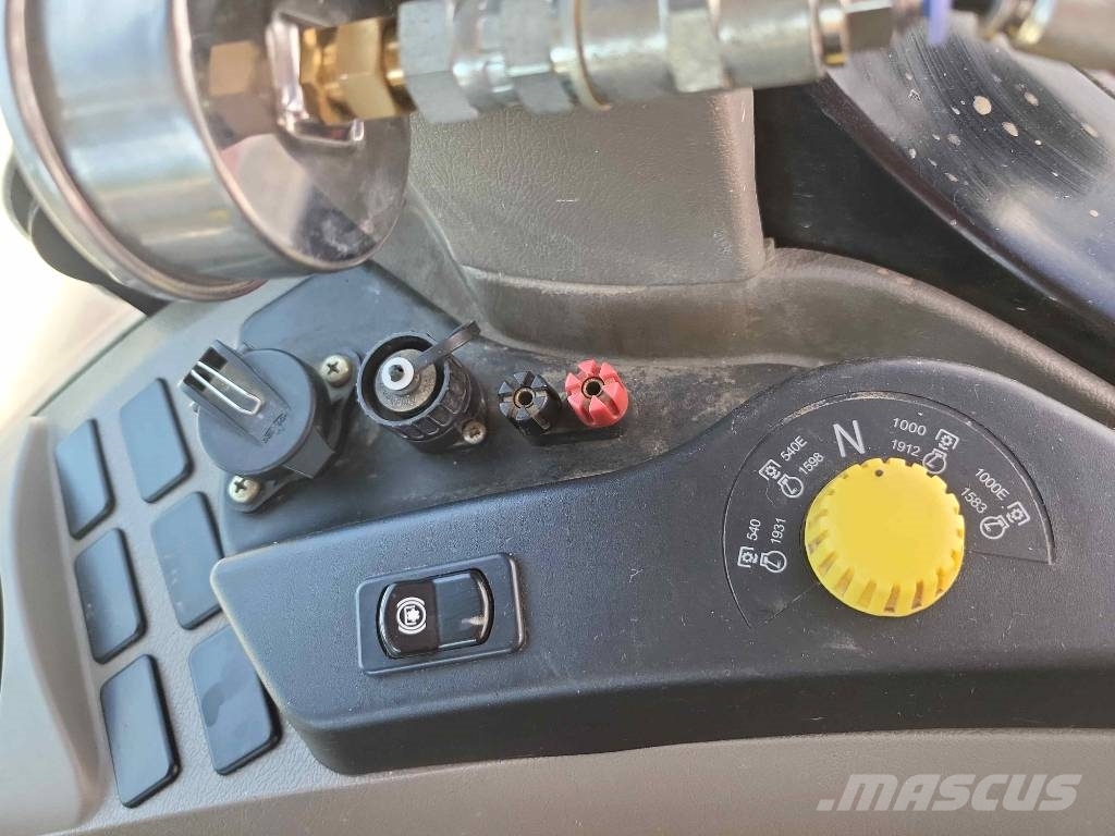 Case IH OPTUM 300 CVX الجرارات