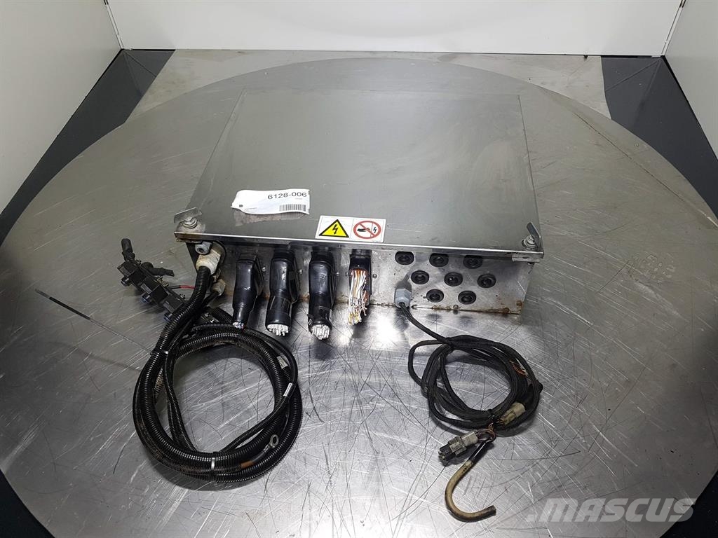Sennebogen 818 - Switch kabinet/Schaltschrank/Schakelkast Electronics