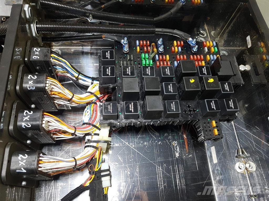 Sennebogen 818 - Switch kabinet/Schaltschrank/Schakelkast Electronics