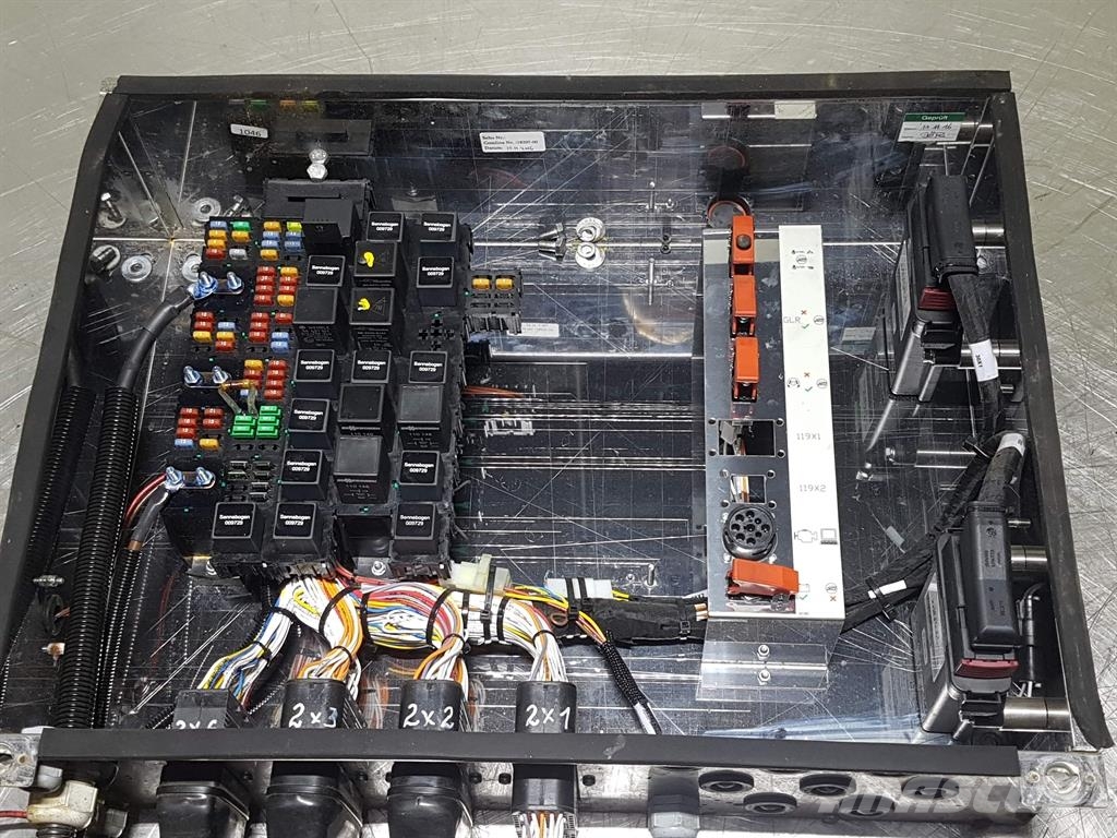 Sennebogen 818 - Switch kabinet/Schaltschrank/Schakelkast Electronics