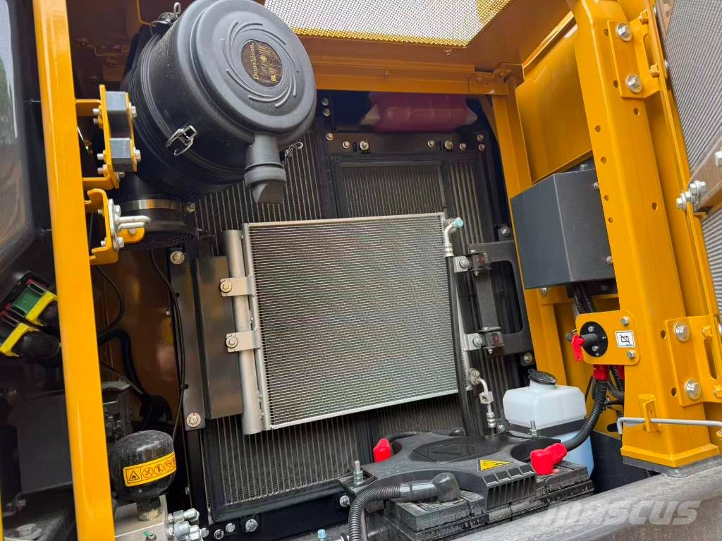 XCMG XE135GA Roomikekskavaatorid