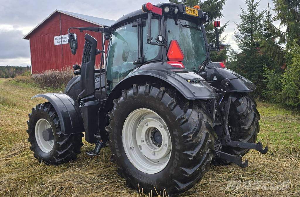 Valtra T 235 Direct Traktoren