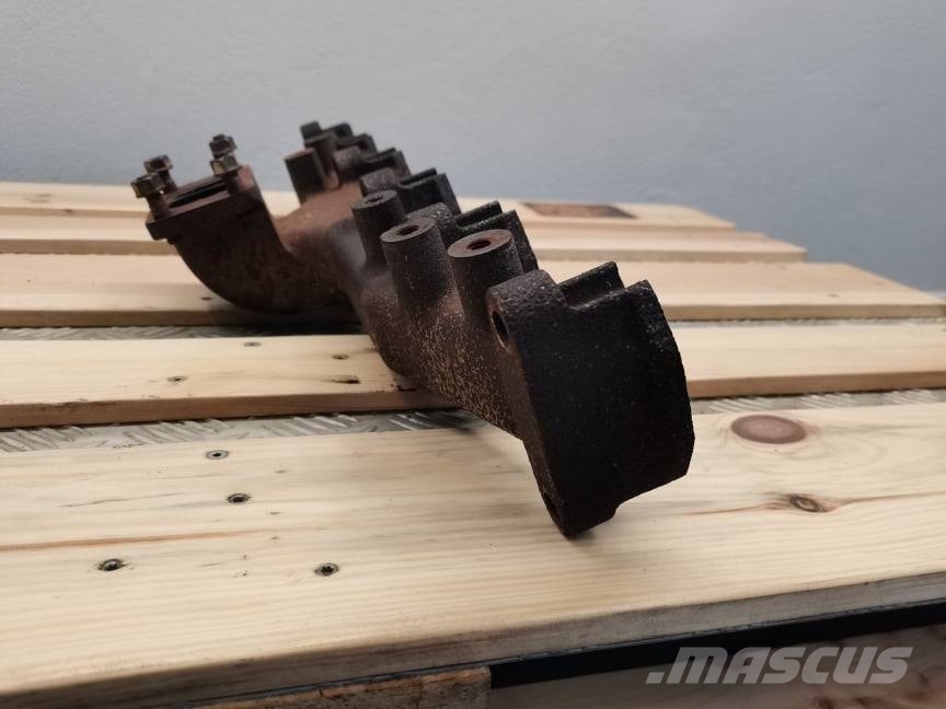 Case IH MX 120 {3902J47} exhaust manifold Motoren