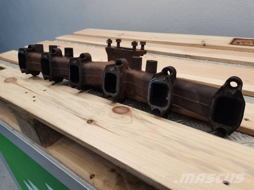 Case IH MX 120 {3902J47} exhaust manifold Motoren