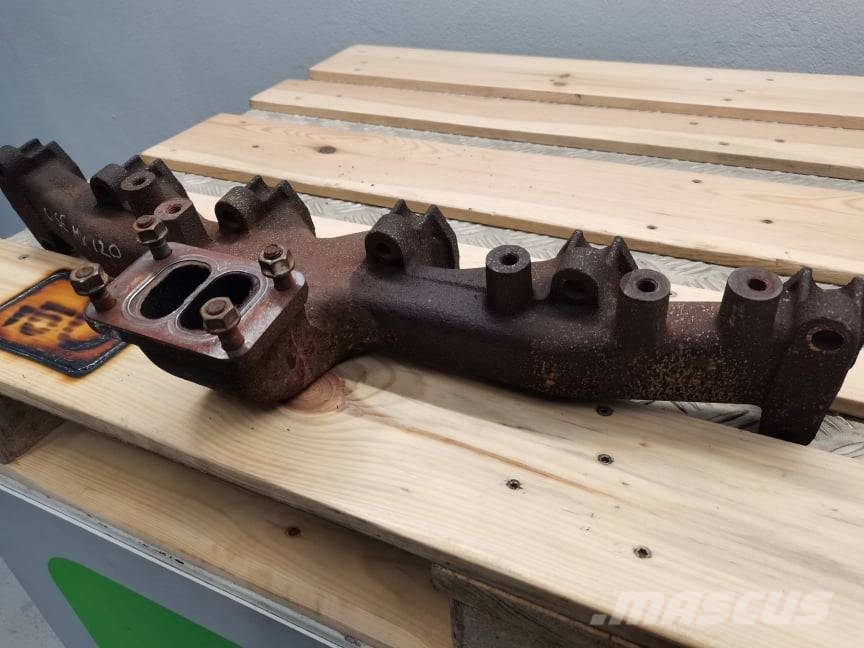 Case IH MX 120 {3902J47} exhaust manifold Motoren