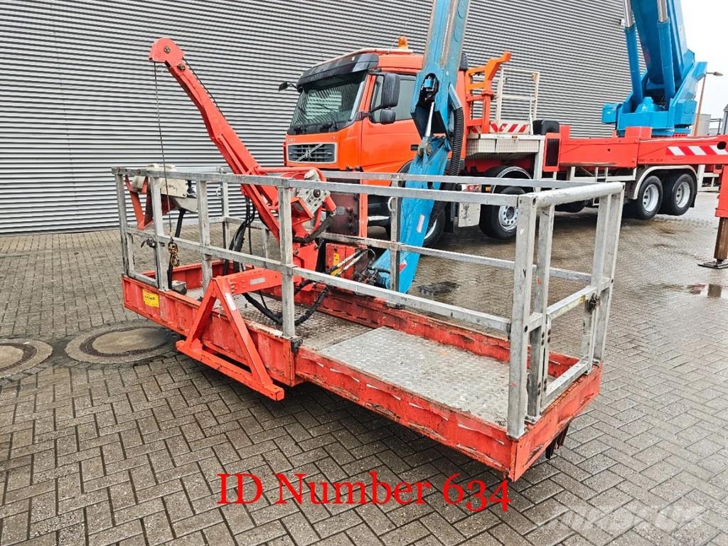Volvo FM 400 8x4 Bronto Skylift S61 XDT トラック高所作業車