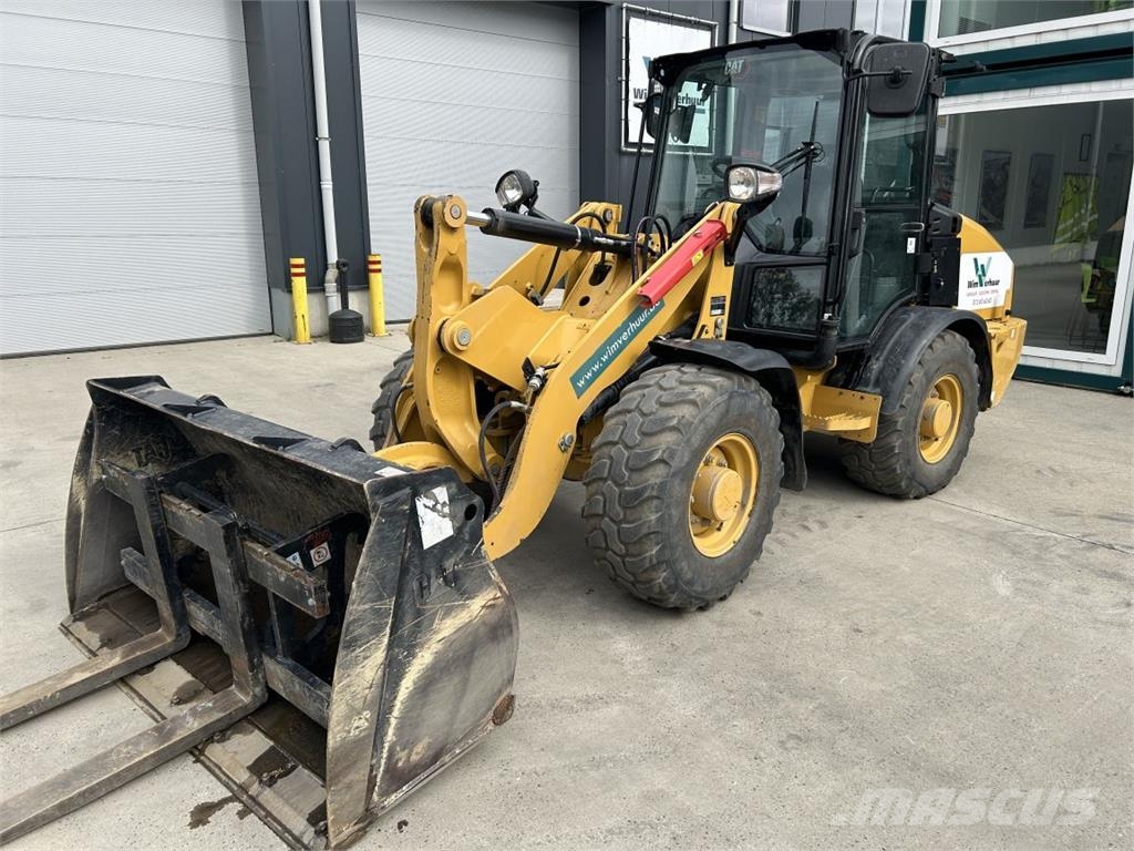 CAT 906 (8758) Víceúčelové nakladače