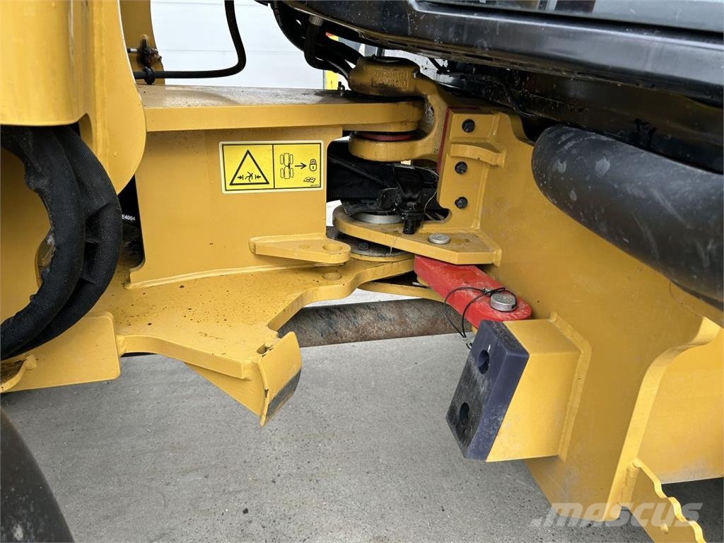 CAT 906 (8758) Víceúčelové nakladače