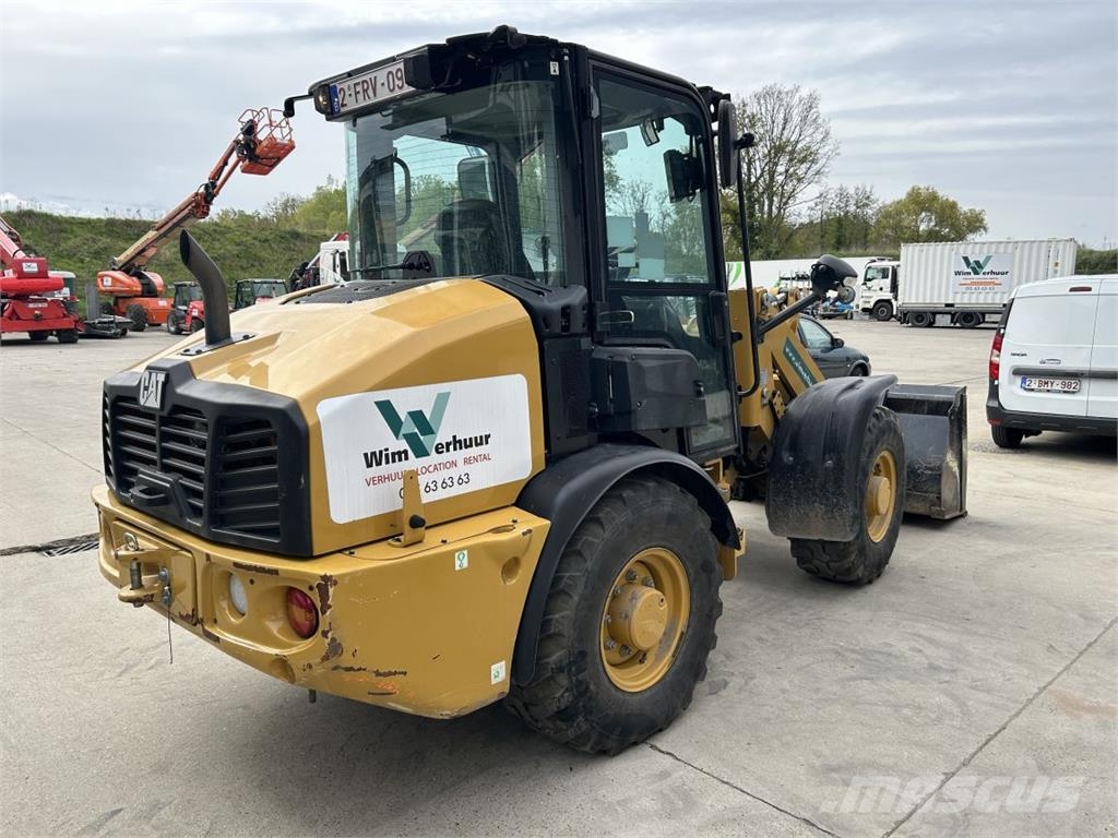 CAT 906 (8758) Víceúčelové nakladače