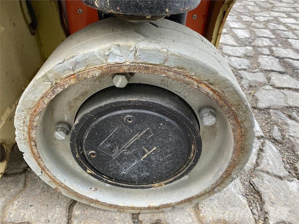 JLG 1230ES Henkilönostimet ja nostolaitteet