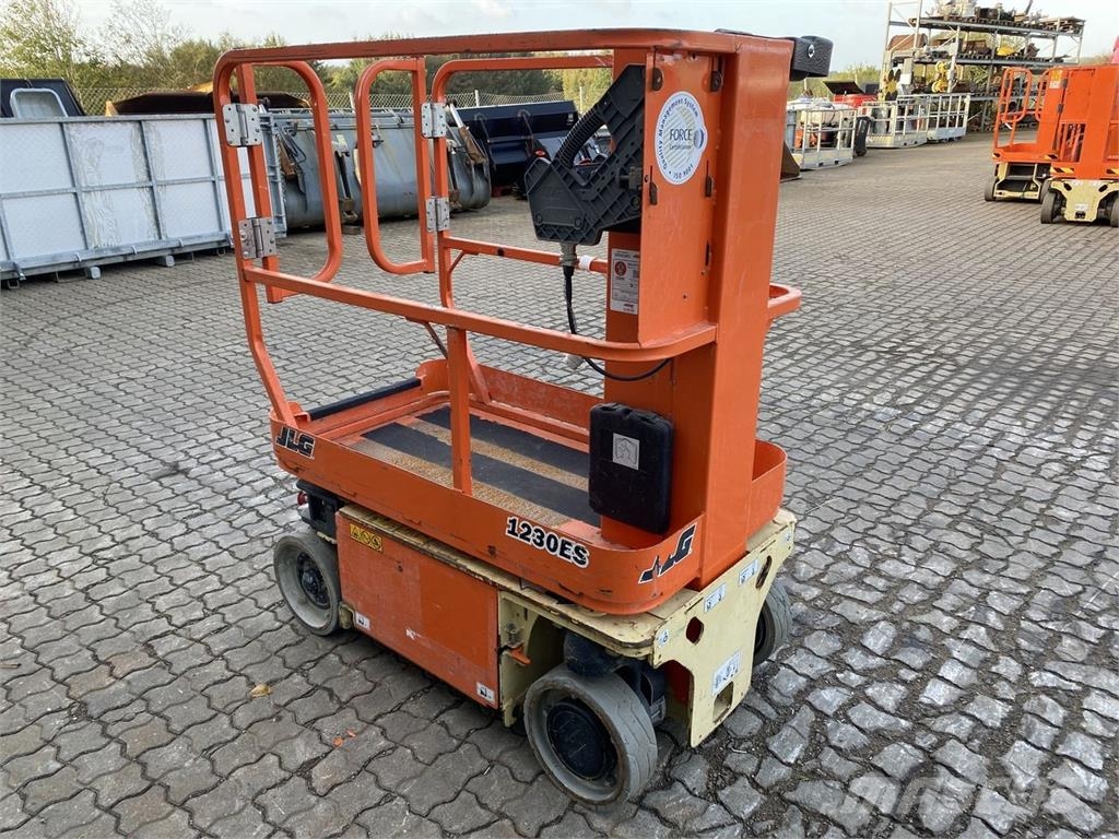 JLG 1230ES Henkilönostimet ja nostolaitteet